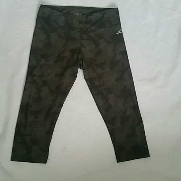 bcg athletic "cammo"  capris size sm. EUC - Picture 1 of 4